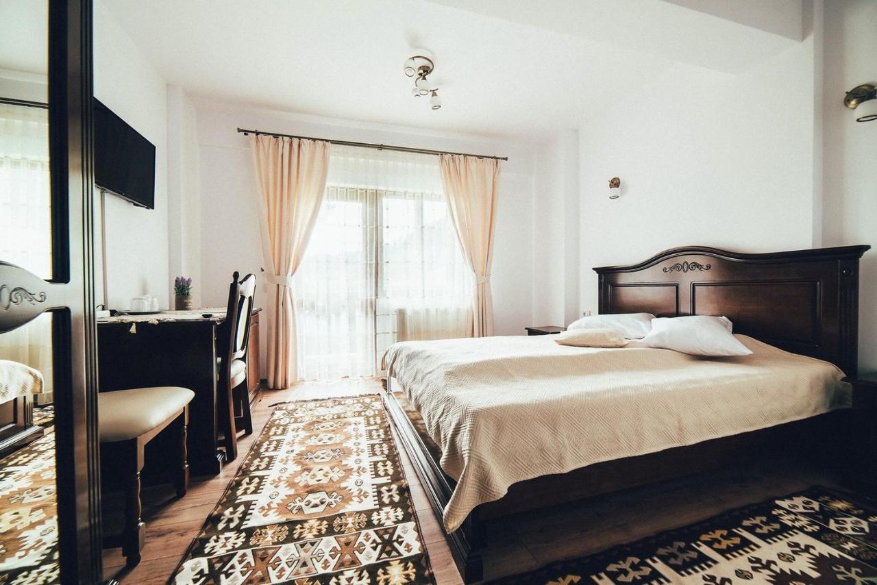 Conacul Domnitei Hotel Voronet Buitenkant foto